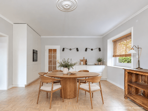 BILD_5417683-XTxRrg8jyhWPq6KvnEUH2agd-Kuche mit Essbereich KI Wohn.png