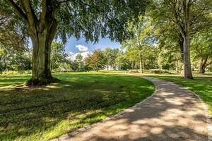 BILD_5796623-5XAprpWZutpEajACGar24RKv-Elbe_Ottensen, Heine Park(5).exp.jpg